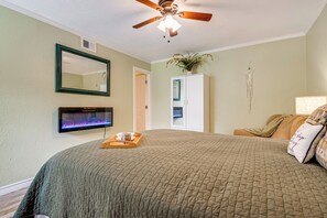 Interior - Walk to Lake Conroe - Condo w/ Community Perks! (Montgomery)