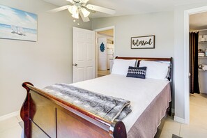 House (2 Bedrooms) | Interior - 1 Mi to Lake Jackson: Home w/ Screened Patio! (Sebring)