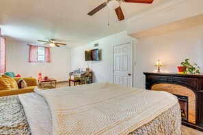 Apartment (1 Bedroom) | Interior - 1 Mi to Train: ATL Area Apt w/ Patio & Shared Yard (Atlanta)