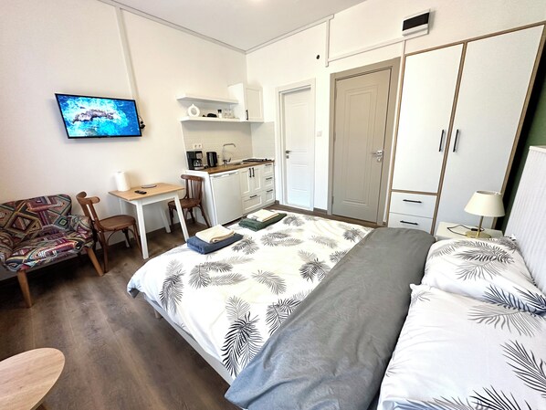 1 bedroom, iron/ironing board, WiFi, bed sheets - Yellowhouse Room 3 (İstanbul)