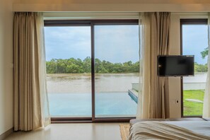 Villa, River View | Iron/ironing board, rollaway beds, free WiFi, bed sheets - ELIVAAS VILLA FLEUVE (Pilerne Industrial Estates)