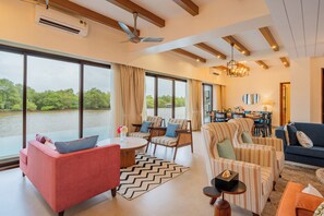 55-inch flat-screen TV with cable channels - ELIVAAS VILLA FLEUVE (Pilerne Industrial Estates)