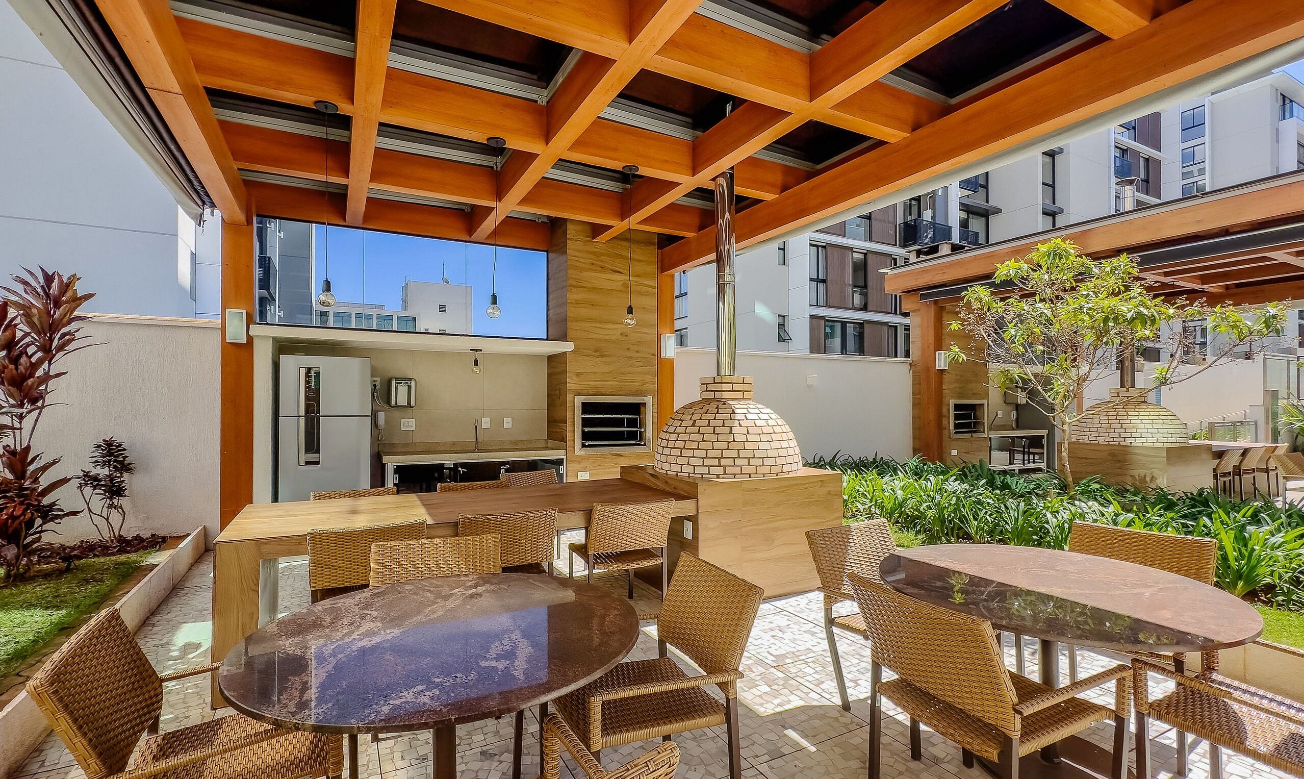 Basic Apartment | Outdoor dining