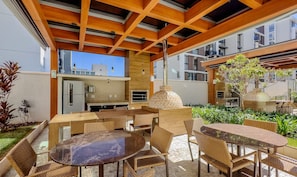 Basic Apartment | Outdoor dining