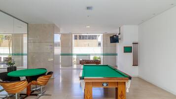 Perushuoneisto | Pelihuone