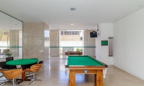 Basic Apartment | Game room