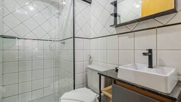 Basic Apartment | Bathroom