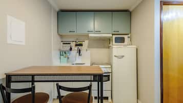 Basic Apartment | Private kitchen
