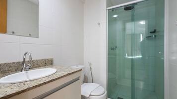 Basic Apartment | Bathroom