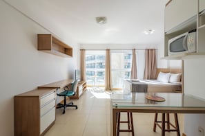 基础公寓 | 1 多间卧室、办公桌