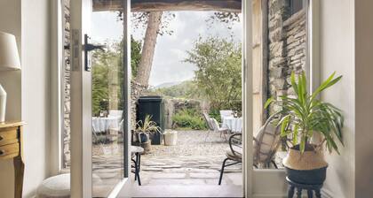 Jackson s Barn in Water Yeat