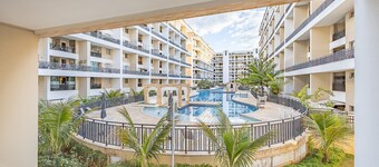 Condomínio Bem localizado com Piscina TCR