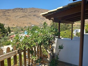 Property grounds - Studio Apartment '1' with Sea View, Wi-Fi and Air Conditioning (Kea)