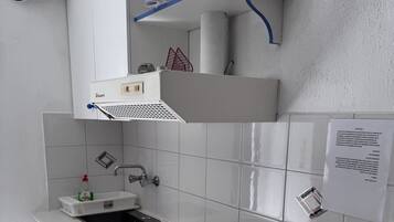 Fridge, oven, stovetop, cookware/dishes/utensils