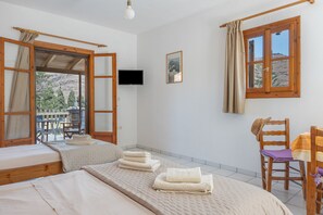 1 bedroom, WiFi, bed sheets - Studio Apartment '3' with Sea View, Wi-Fi and Air Conditioning (Kea)