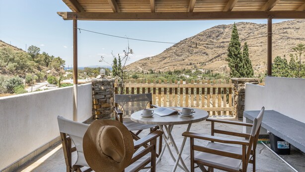 A covered outdoor seating area with a view of a mountainous landscape. - Studio Apartment '5' with Sea View, Wi-Fi and Air Conditioning (Kea)