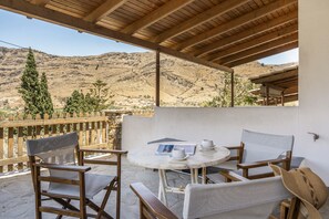 Outdoor dining - Studio Apartment '5' with Sea View, Wi-Fi and Air Conditioning (Kea)