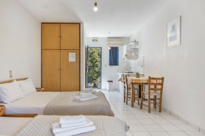 1 bedroom, WiFi, bed sheets - Studio Apartment '5' with Sea View, Wi-Fi and Air Conditioning (Kea)