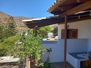 Property grounds - Studio Apartment '4' with Sea View, Wi-Fi and Air Conditioning (Kea)