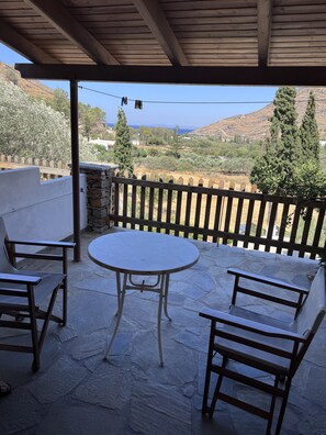 Terrace/patio - Studio Apartment '4' with Sea View, Wi-Fi and Air Conditioning (Kea)