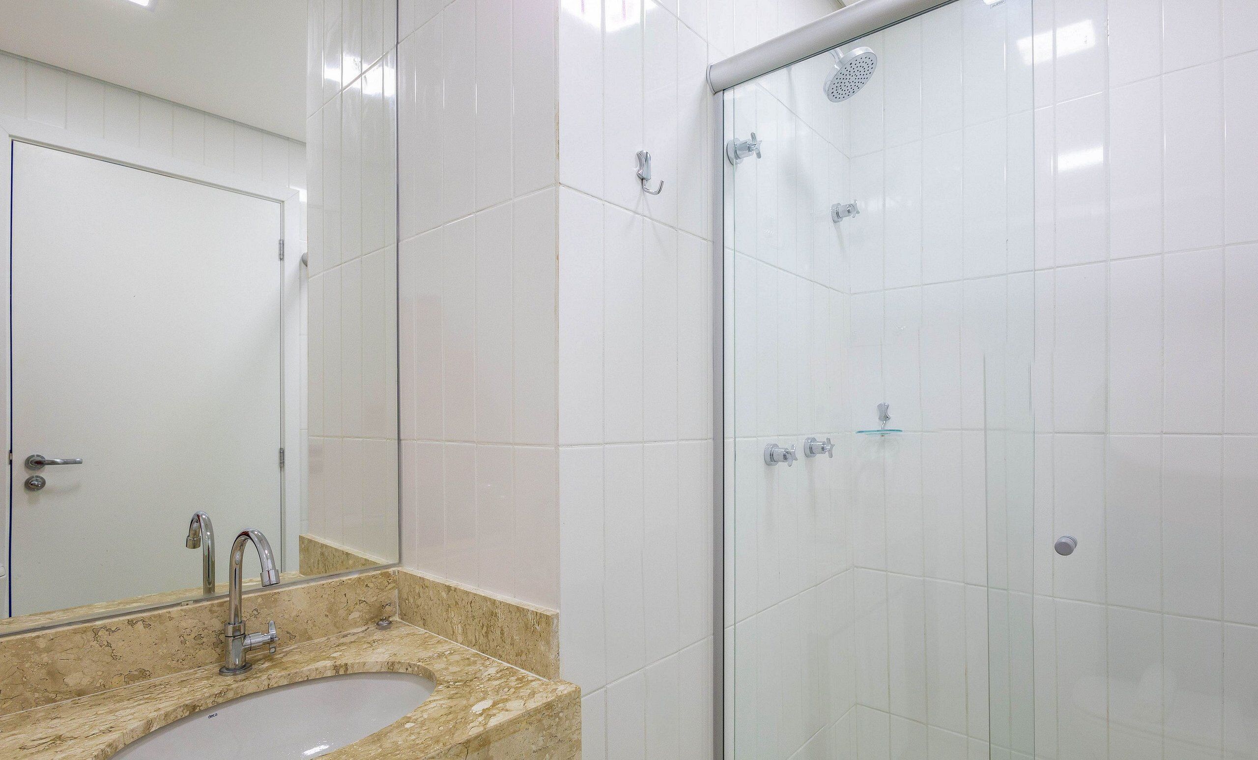 Basic Apartment | Bathroom