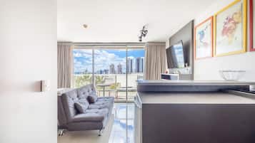 Apartemen Basic | Area keluarga | Smart TV 32-inci dengan saluran TV digital