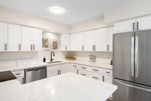 Fridge, microwave, oven, stovetop - Bright and Beautiful 2bd I Koa Resort 6A (Kihei)