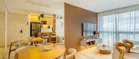Basic Apartment | Dining