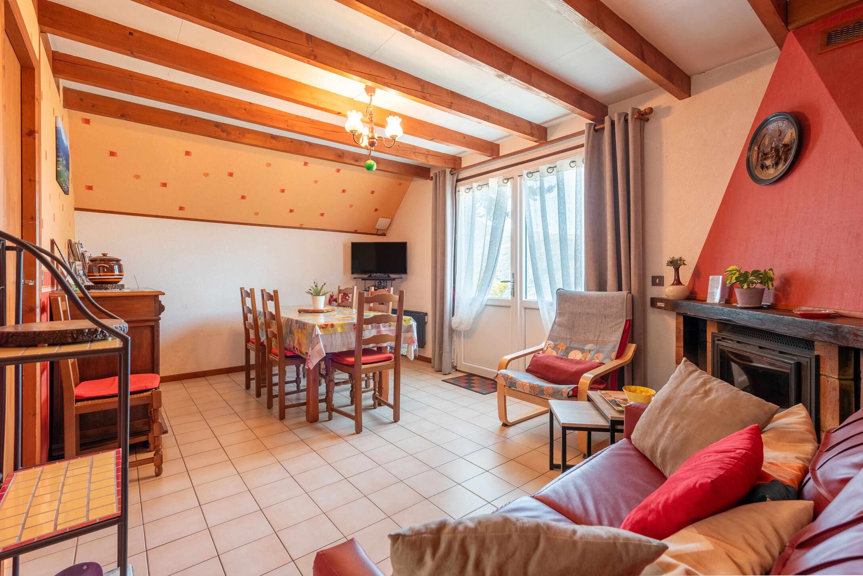 Télévision, cheminée