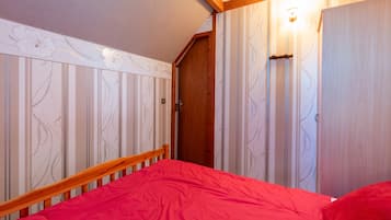 3 bedrooms, iron/ironing board, WiFi