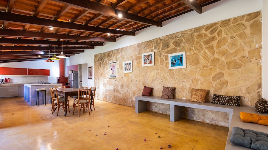 Charming House w/ BBQ in Vila Planalto Act029