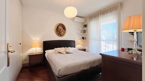 2 bedrooms, bed sheets