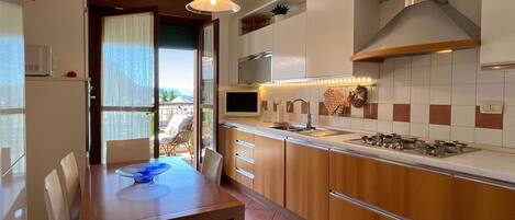 Fridge, microwave, oven, dishwasher