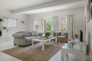 Værelse - tekøkken | Opholdsområde