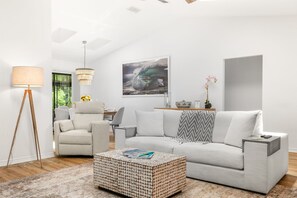 テレビ、書斎 / ワークスペース