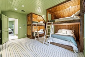 6 habitaciones, escritorio, wifi y ropa de cama