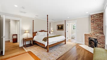 6 bedrooms, desk, WiFi, bed sheets