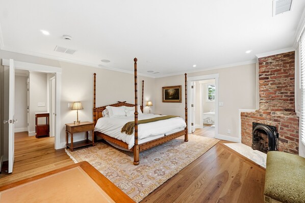 6 bedrooms, desk, WiFi, bed sheets - Pet Friendly Herty House (Full Home) (Athens)