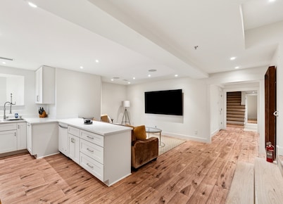 Walk to the Stadium: Herty House (Full Home)