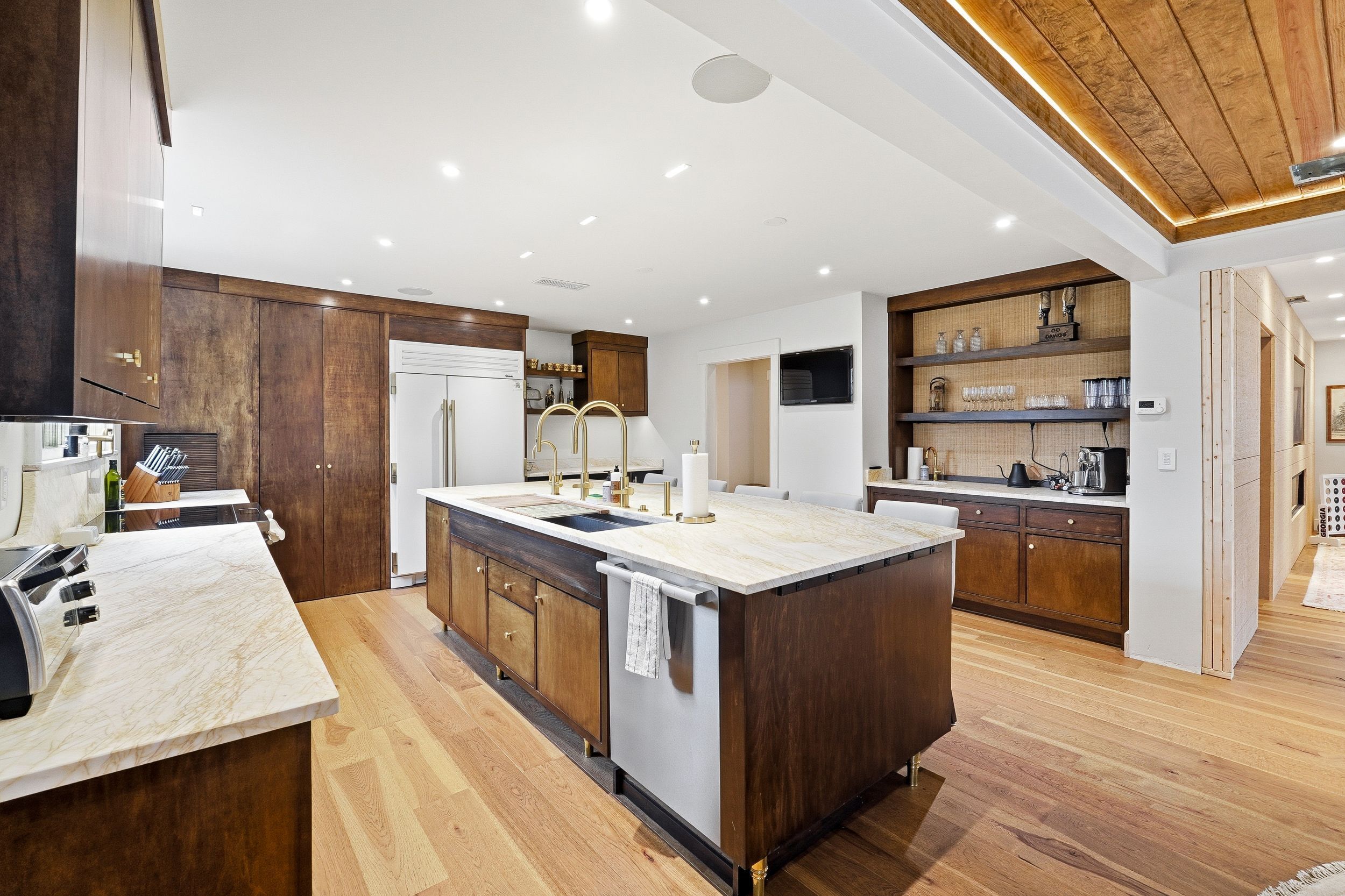 ثلاجة، ميكروويف، فرن، موقد طهي مسطح