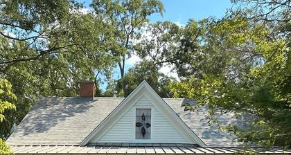 Walk to the Stadium: Herty House (Full Home)