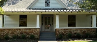 Walk to the Stadium: Herty House (Full Home)