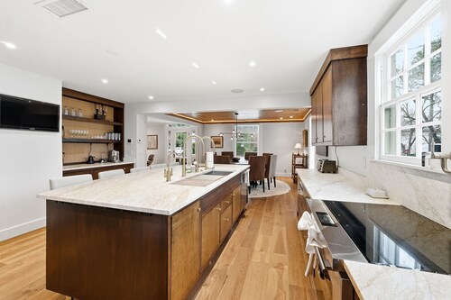 Pet Friendly Herty House (Full Home)