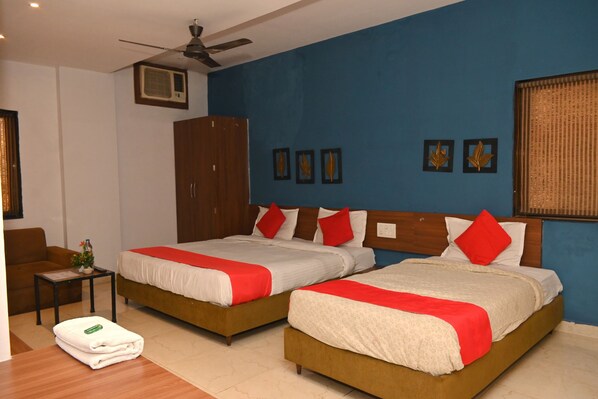 Family Room, 2 Double Beds, Smoking | Desk, free WiFi