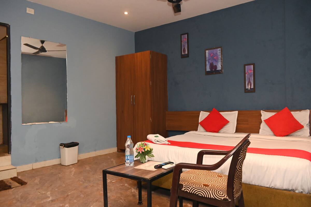 Double Room, 1 King Bed, Smoking | Desk, free WiFi
