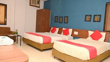 Family Room, 2 Double Beds, Smoking | Desk, free WiFi