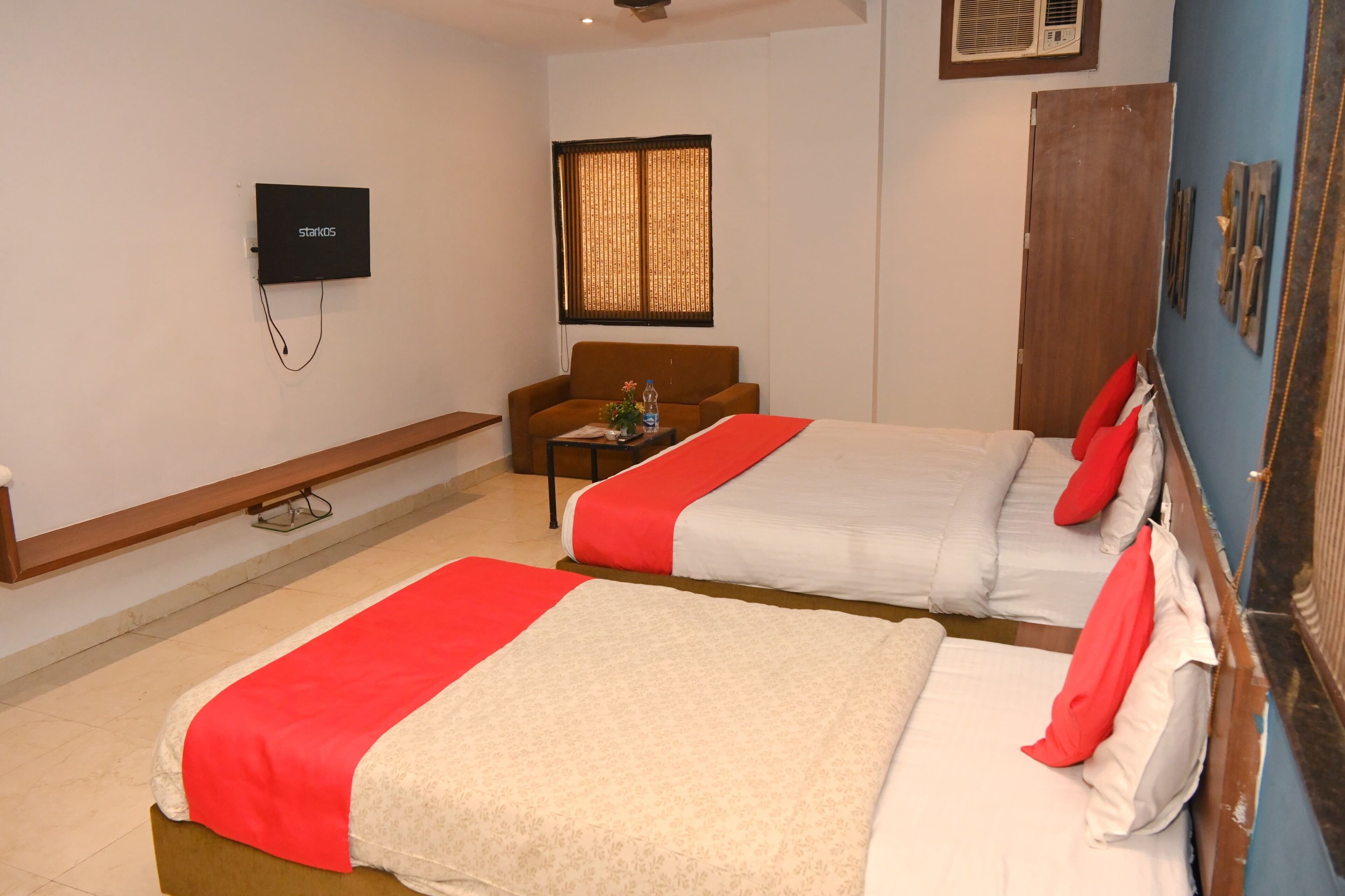 Family Room, 2 Double Beds, Smoking | Desk, free WiFi