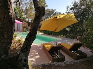 Outdoor pool, pool umbrellas, sun loungers