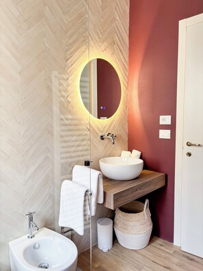 Hair dryer, towels, soap, toilet paper - Essenze di Puglia - Holiday Rental - Apartment Deluxe Family Comfort (Conversano)