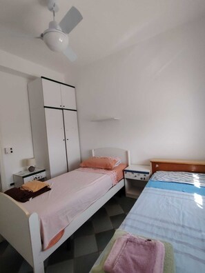 4 chambres, fer et planche à repasser, lit parapluie, Wi-Fi gratuit